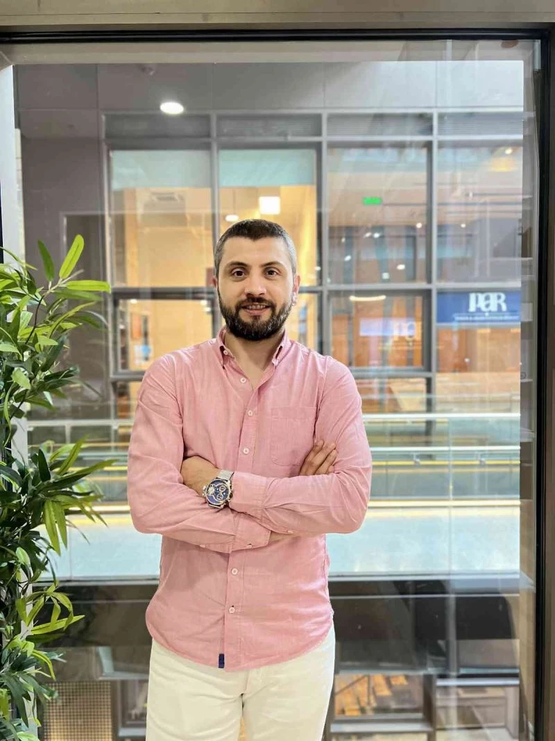 Nihat Tüney`den saç ektirecek kişilere önemli uyarı; “Saç çizgisi çok önemli”
