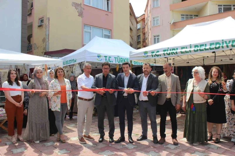 Kursiyerlerden yıl sonu sergisi
