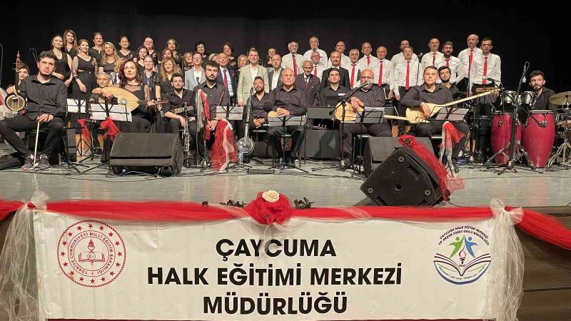 Halk Eğitim Merkezi ‘Türk Halk Müziği’ konseri müzikseverlerle buluştu
