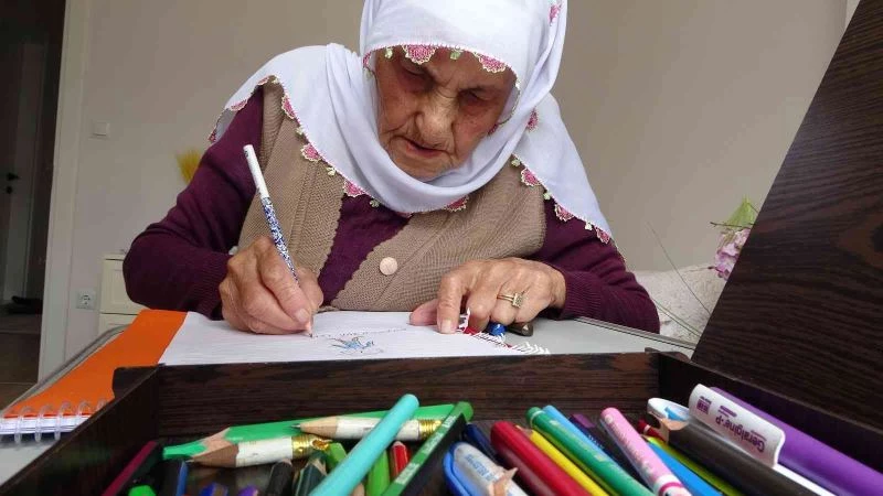 90 yaşından sonra resim yapmaya başladı, 2 yılda 200 resim çizdi
