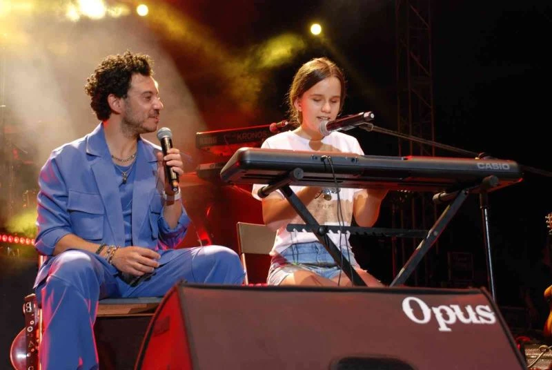 Buray ve Ameliya’dan duygulandıran düet
