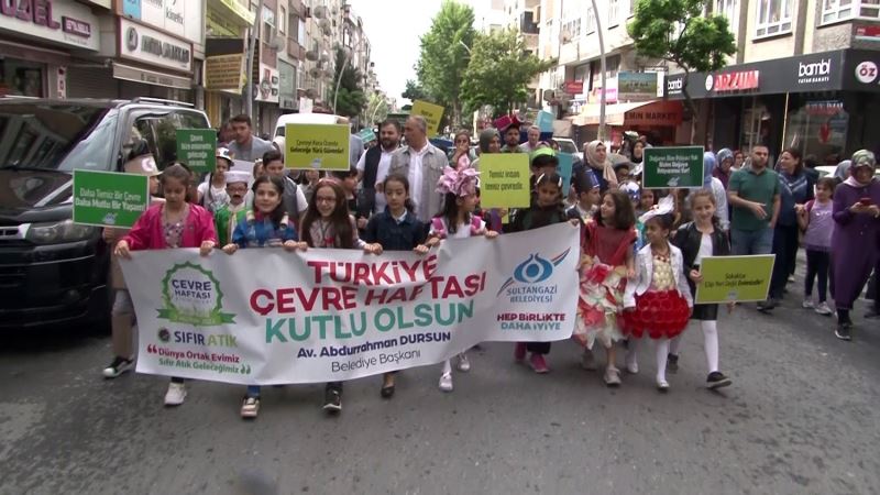Sultangazi Belediyesi ’Çevre’ için gençlerle birlikte yürüdü
