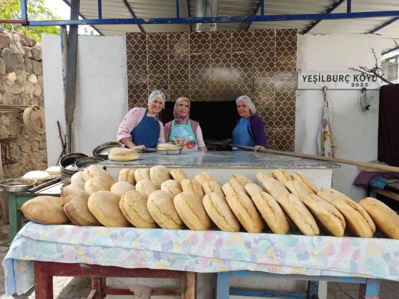 Yeşilburçlu kadınlar, kurdukları kooperatifle yöresel ürünlere değer katıyor
