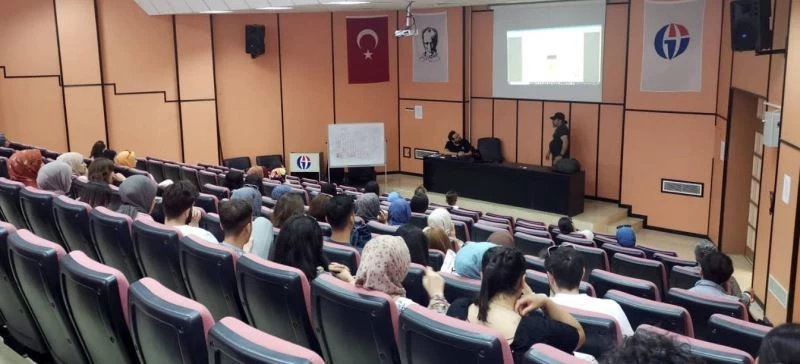 GAÜN’de tasarım süreçleri söyleşisi düzenlendi
