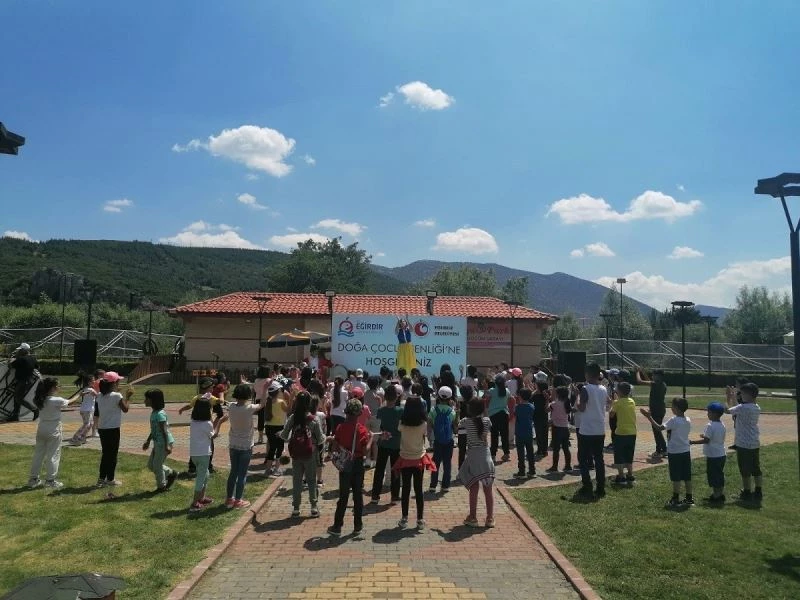 Doğa Çocuk Şenliğinde çocuklar gönüllerince eğlendiler

