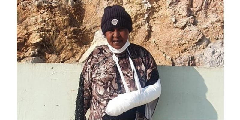 Yunanlılar geri ittikleri 11 göçmenden birinin bileğini kırdı
