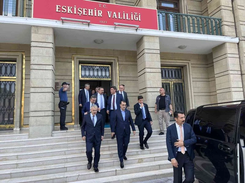 Bakan Dönmez, Vali Ayyıldız’ı makamında ziyaret etti
