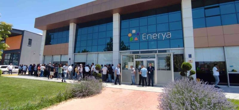 Bayrama günler kala kapı önüne konan işçilerden Enerya’ya şok suçlama

