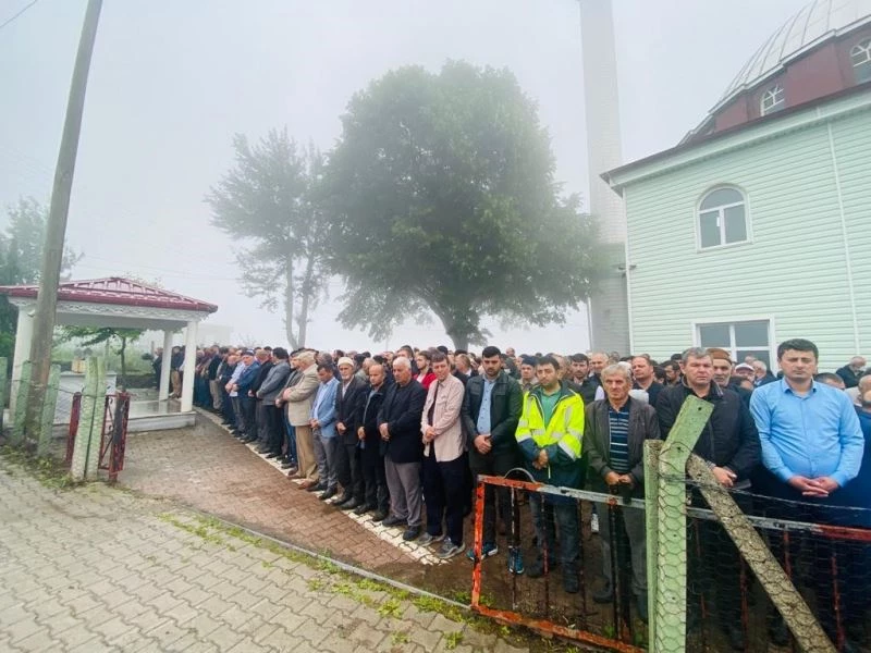 Ağabeyinin yanlışlıkla vurduğu Emirhan toprağa verildi
