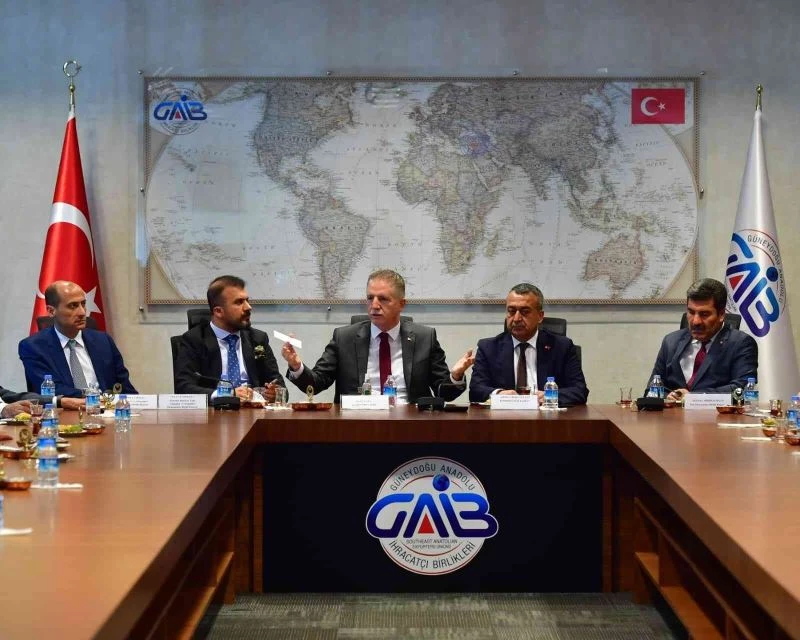 Vali Gül ihracatçılarla gündemi değerlendirdi
