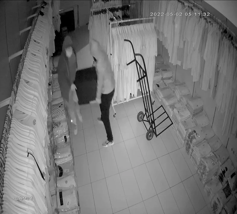 Fatih’te 562 bin dolar ile 100 bin euro bulunan kasayı çalan zanlılar yakalandı
