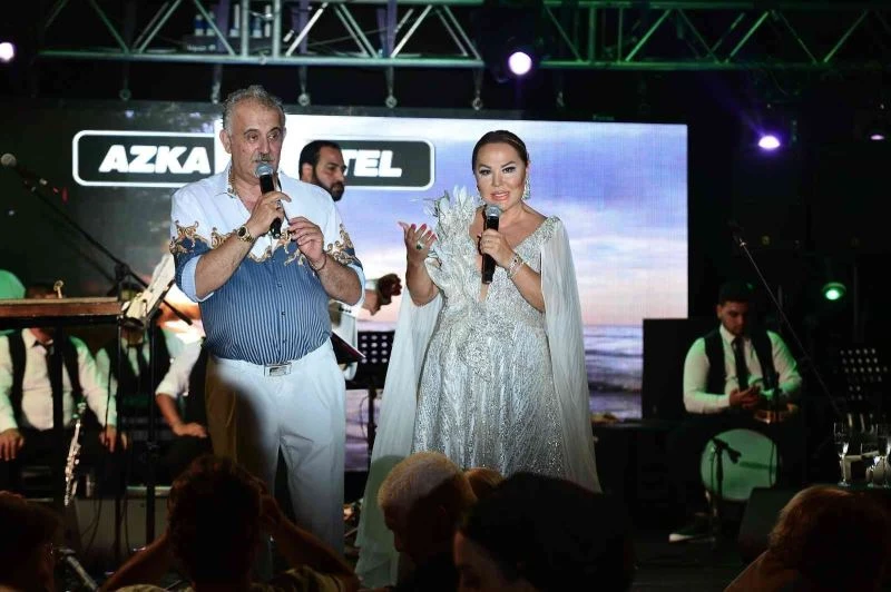 Safiye-Faik ikilisi Bodrum’da tatilcileri coşturdu
