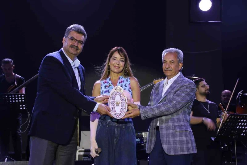 Nasreddin Hoca Şenliği’nin finalini Bengü yaptı
