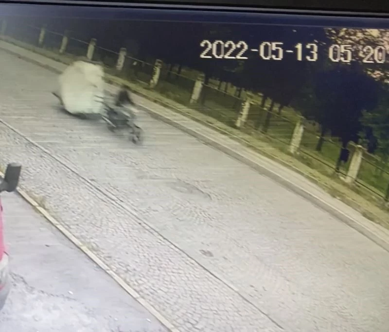 Hırsızlar yırtık monttan yakalandı
