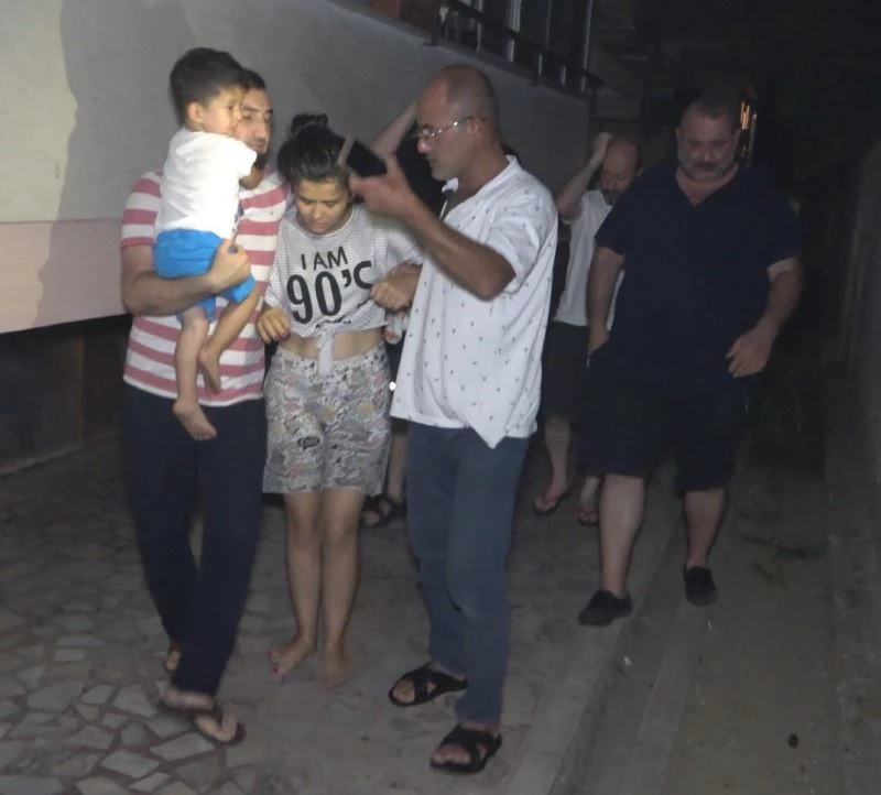 Yanan evinde ailesinden sonra kuşlarını kurtardı
