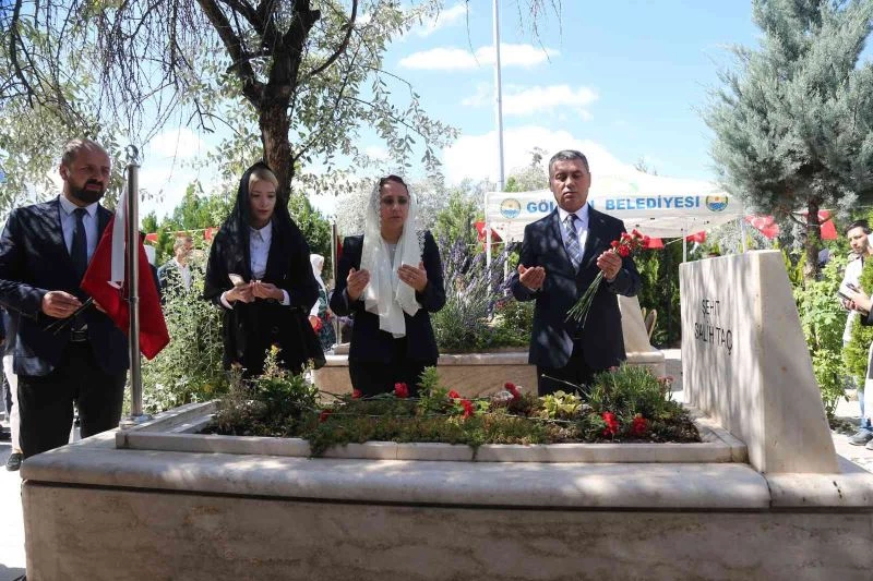 15 Temmuz şehitleri mezarları başında anıldı
