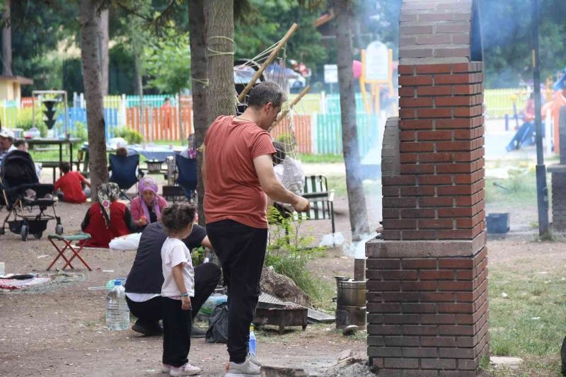 Tatilin son gününü piknik yaparak değerlendirdiler
