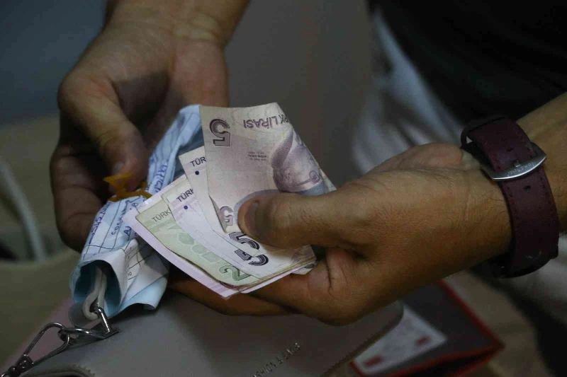 Toplu taşımada unutulan eşyalar arasında yok yok
