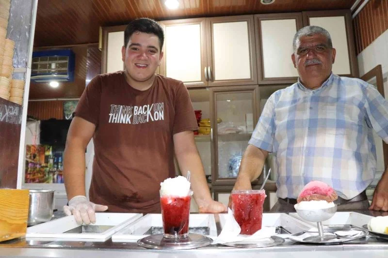 Aşırı sıcaklarda böyle serinliyorlar
