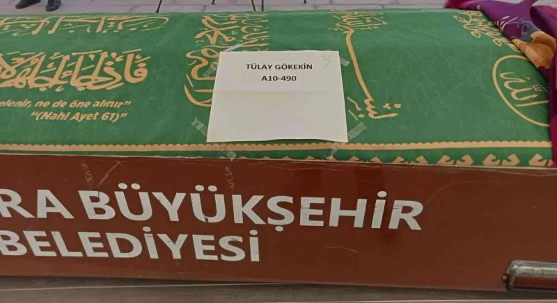 Eşi tarafından katledilen kadının ailesi, cani kocanın soyadını kızlarının tabutuna yazdırmadı
