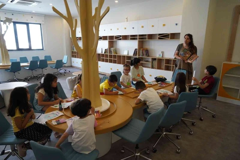 Yazar Hilal Kaya, çocuklarla bir araya geldi
