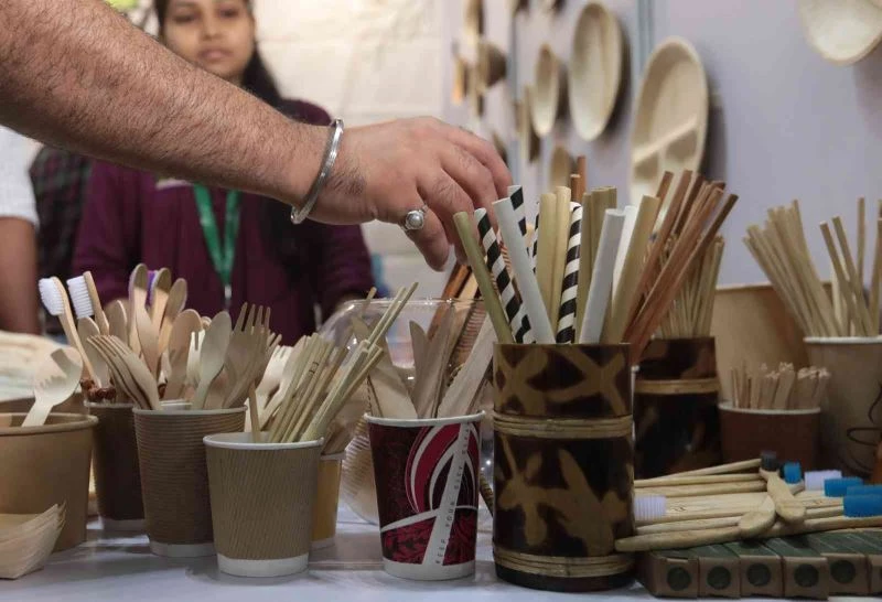 Hindistan’da tek kullanımlık plastik ürünlere yasak
