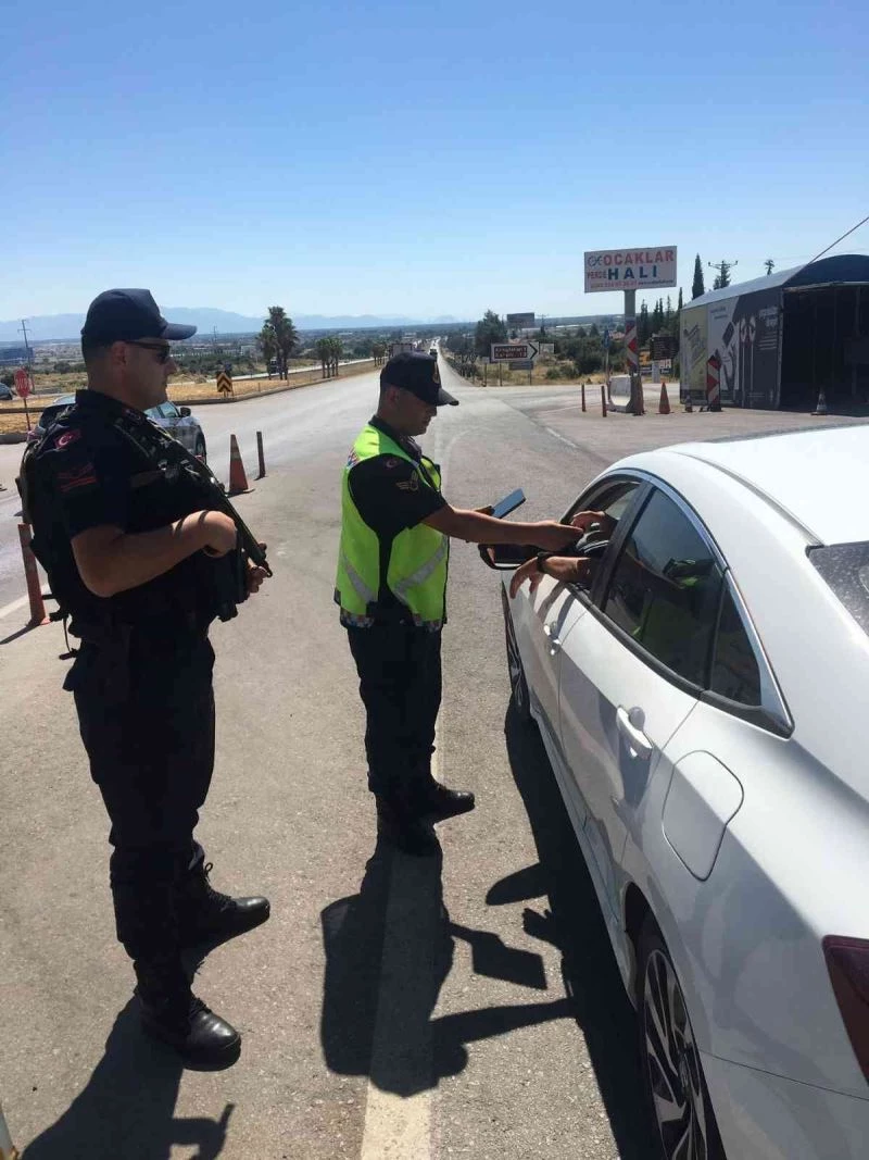 Antalya’da “Düzensiz Göçle Mücadeleye Yönelik Huzur Uygulaması”
