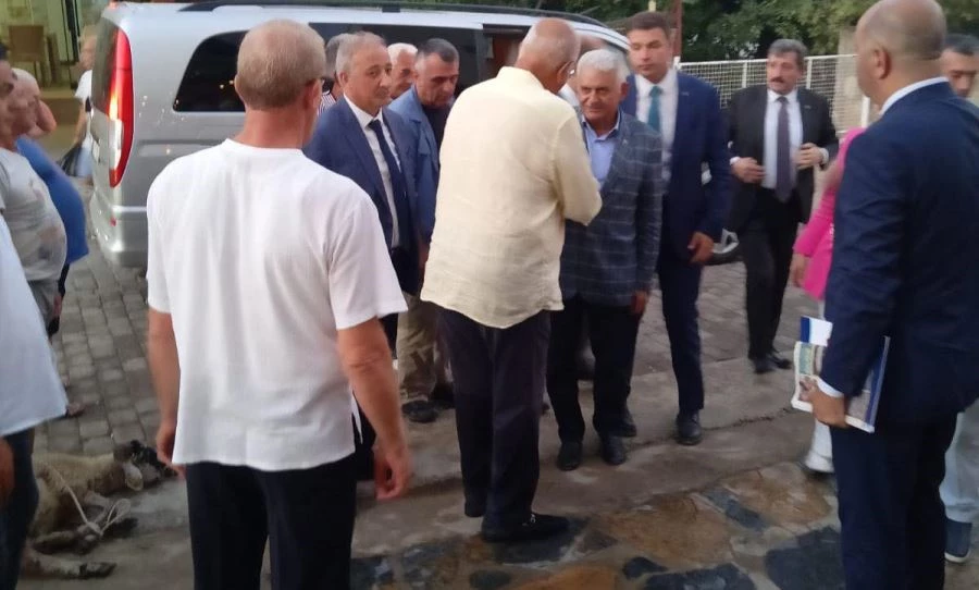 Binali Yıldırım Milas Ören’de vatandaşlar tarafından sevgi seli ile karşılandı.