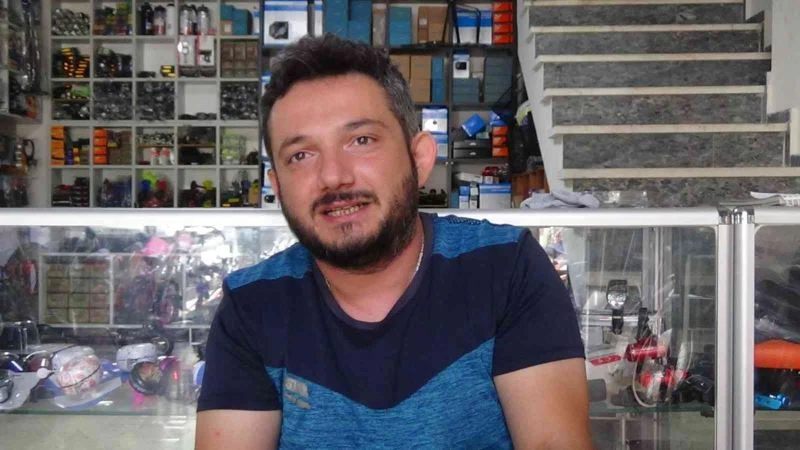 Silivri’de bir kadının çocuklarına iş yerinden kedi çaldırdığı anlar kamerada
