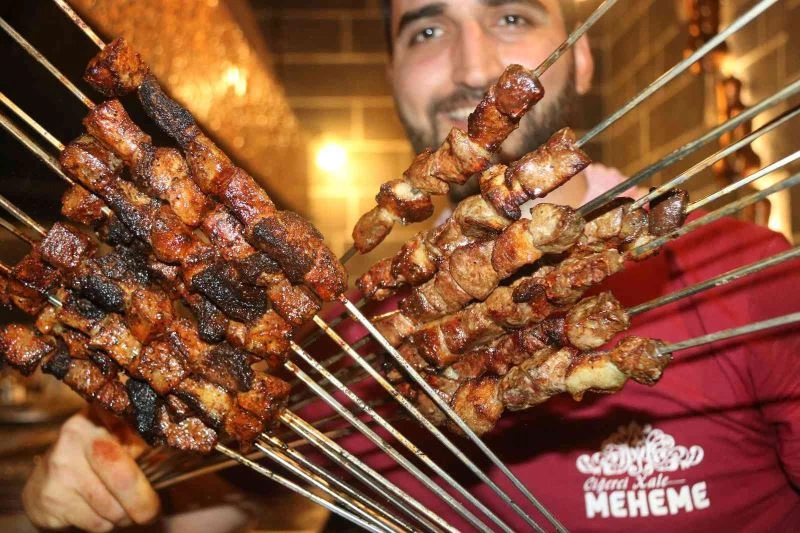 Diyarbakır’da bayram tatilinde 80 tona yakın tescilli ürünler ciğer ve tatlı satışı yapıldı
