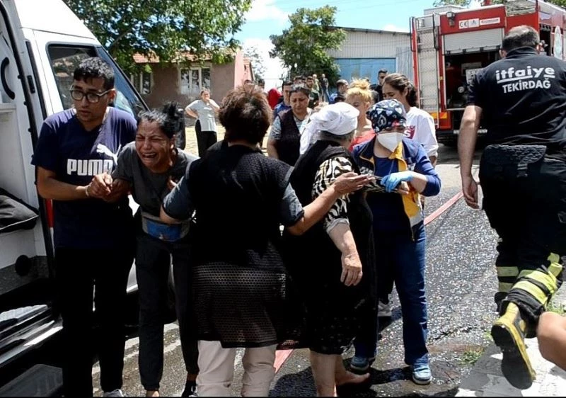 Çorlu’da acı olay: Yanan evlerine hüngür hüngür ağladılar

