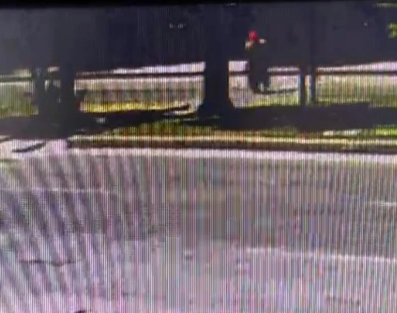 Ticari taksinin yayaya çarptığı kaza anı ortaya çıktı
