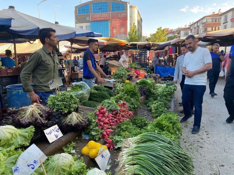 Pursaklar Belediye Başkanı Ertuğrul Çetin’den sebze meyve denetimi
