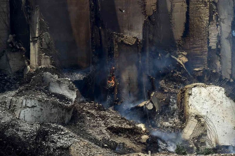 Beyrut Limanı’nın enkazında yangın çıktı
