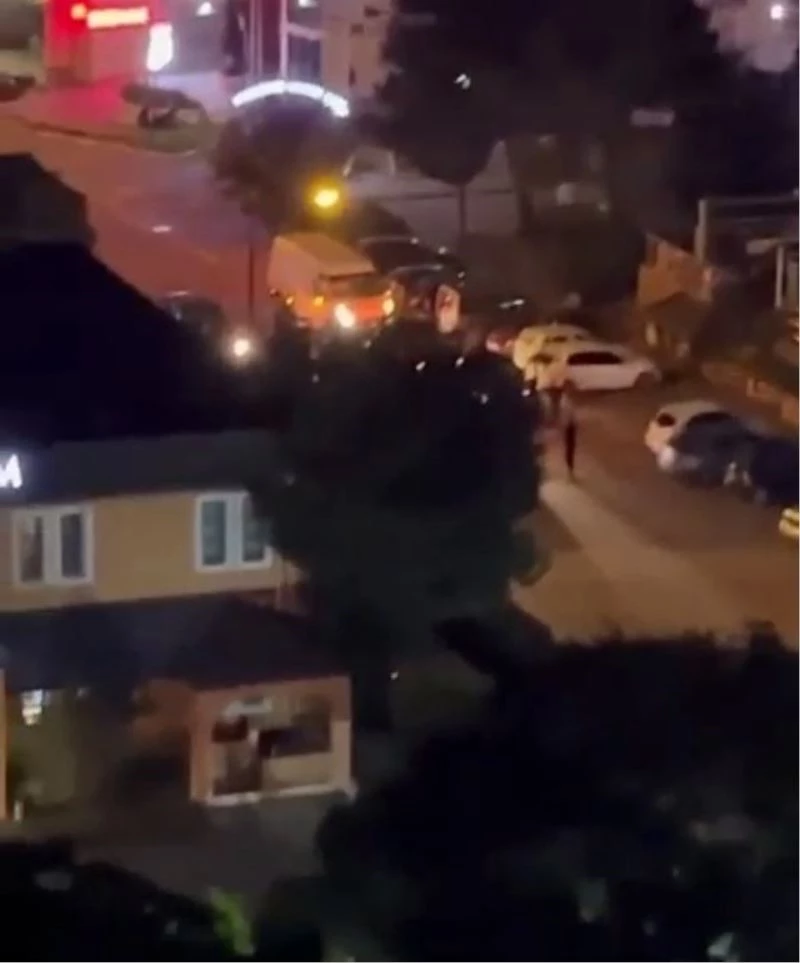 Asker eğlencesinde yolu kapatıp havaya ateş açtılar
