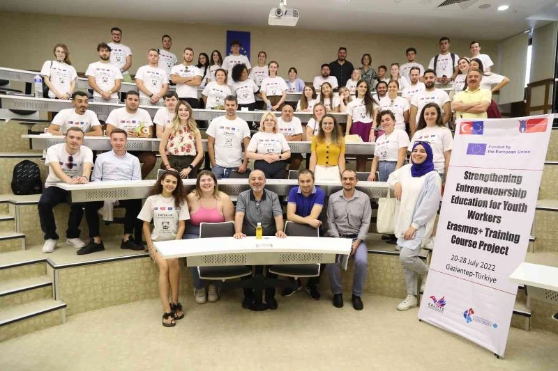 “Gençlik Çalışanları için Girişimcilik Eğitiminin Güçlendirilmesi” projesi HKÜ’de açıldı
