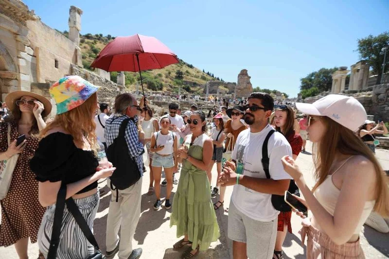 Başkan Ceritoğlu Sengel’den Avrupalı gençlere rehberlik
