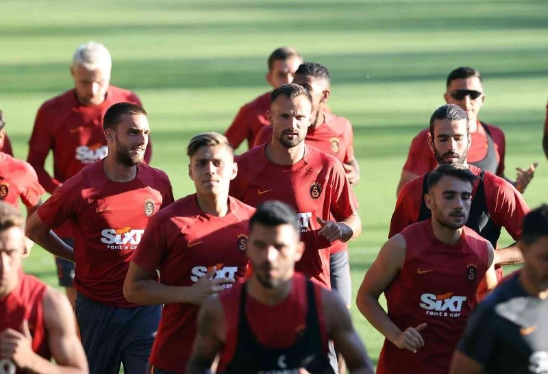 Galatasaray’ın yeni transferleri antrenmana katıldı
