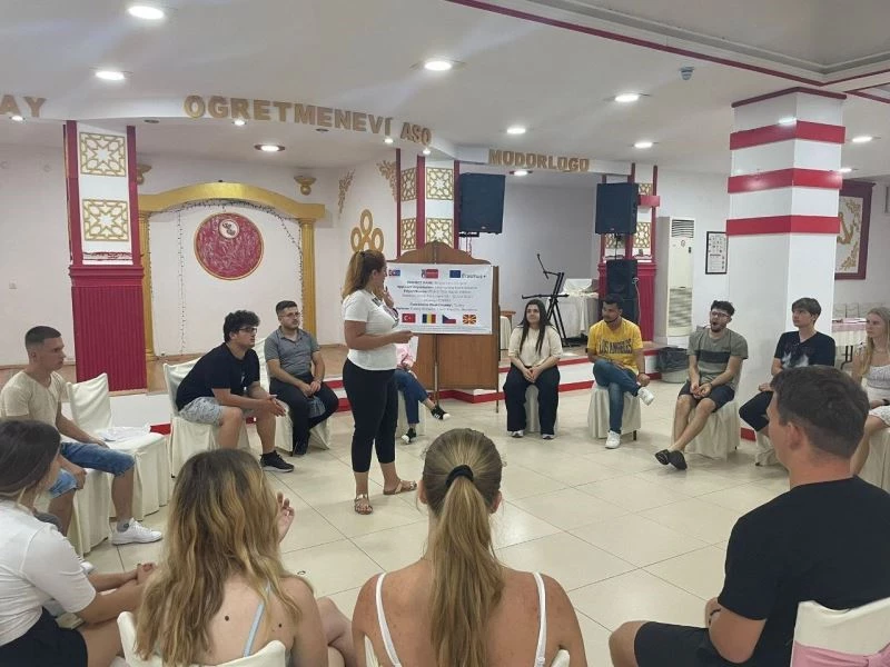 Sıfır atık projeleri için 18’i yabancı 28 öğrenciden farkındalık çalışması
