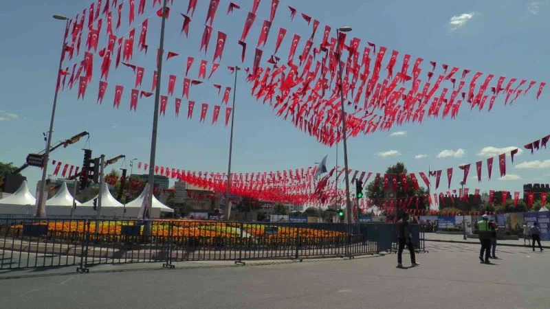 Cumhuriyet Meydanı Cumhurbaşkanını bekliyor
