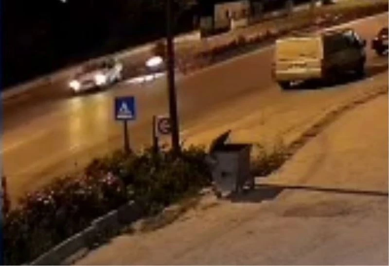 Motosikletin otomobile süratle çarptığı kaza kamerada
