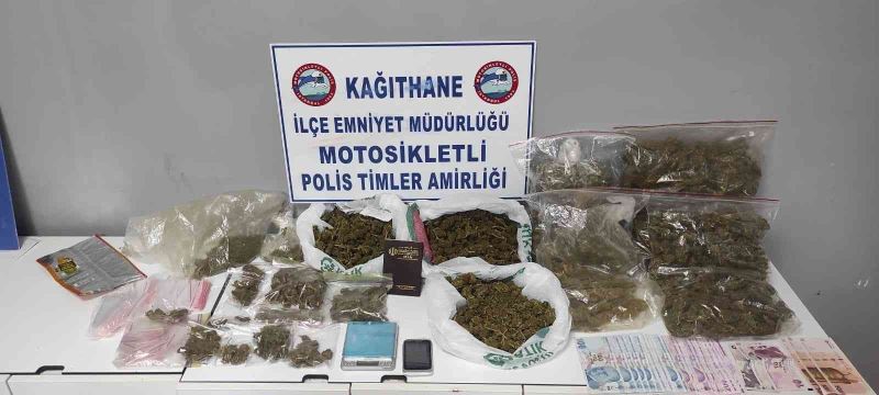 İstanbul’da cips paketinde uyuşturucu satışına operasyon: 3.5 kilo marihuana ele geçirildi
