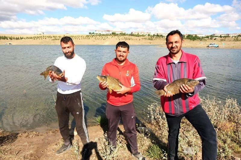 Büyük balığı tuttular, ödülü kaptılar
