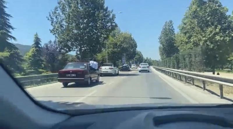 Bursa’da trafikteki tehlikeli anlar kameralarda
