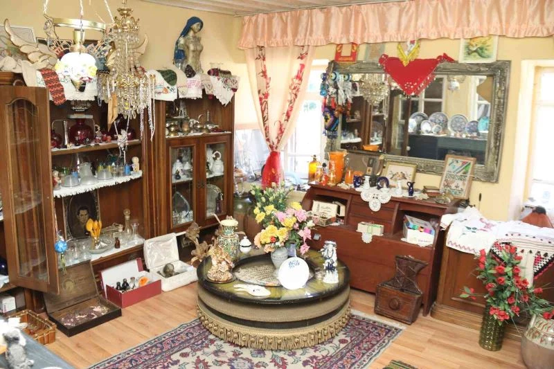  Dükkânını adeta müzeye çevirdi
