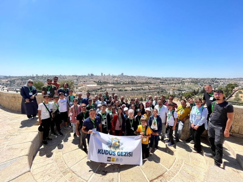 Başkan Altay öğrencileri Kudüs gezisiyle ödüllendirdi
