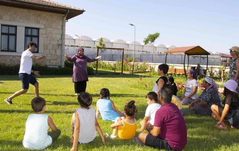 Çilek tarlasından tiyatro sahnesine

