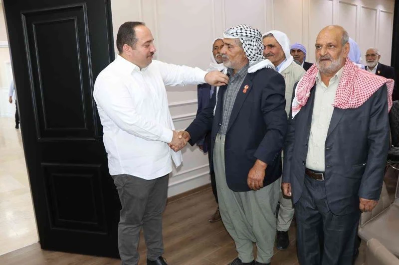 Gaziler 48 yıl sonra Kıbrıs’a gezi düzenleyen başkanı unutmadı
