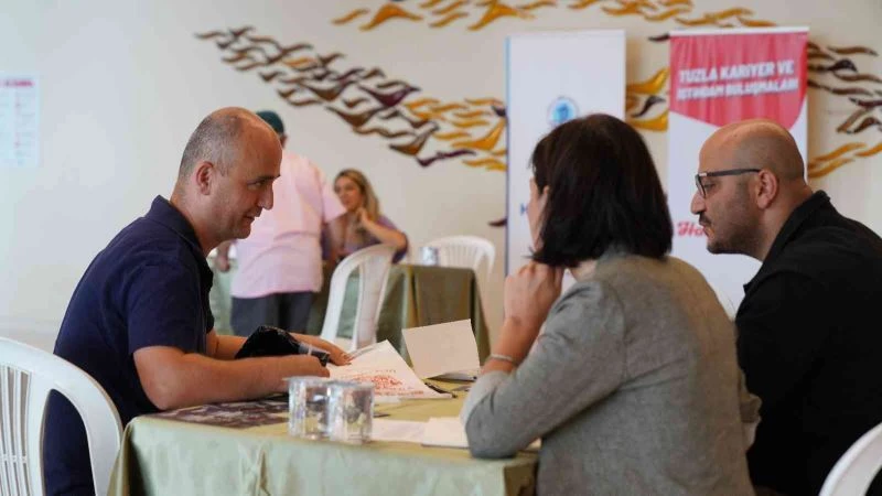 Tuzla’da dezavantajlı vatandaşlar için toplu iş görüşmesi düzenlendi
