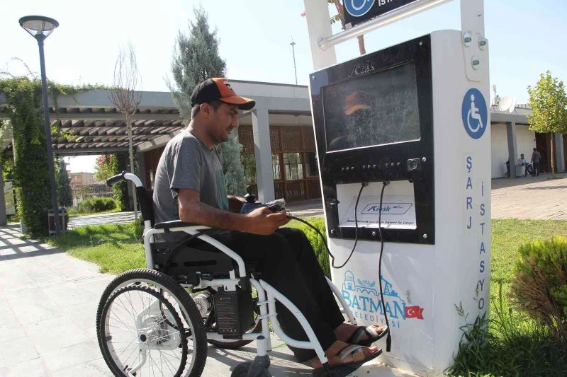 Batman’da hırsızlar engelli vatandaşların araç şarj istasyonlarına dadandı
